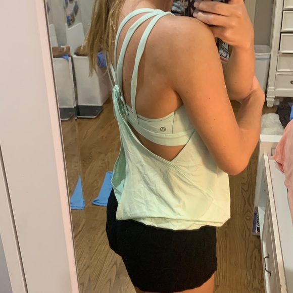 Lululemon! - Picture 4 of 6